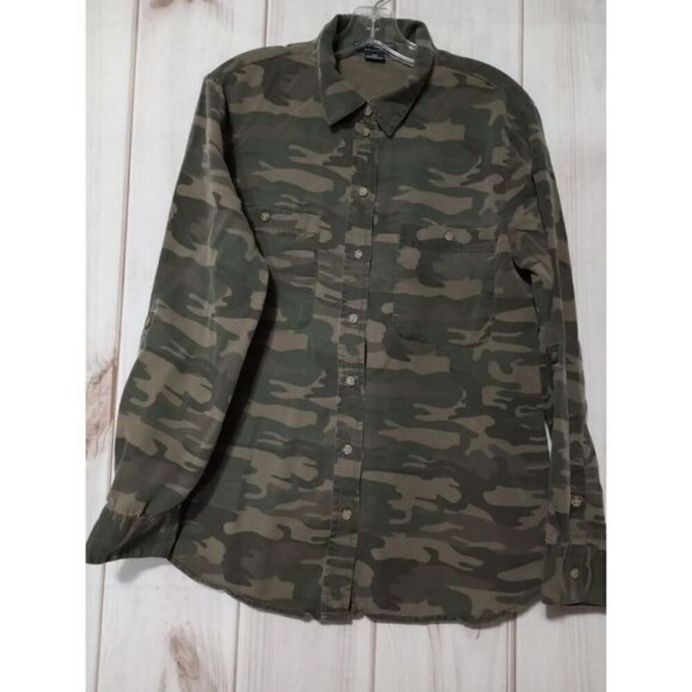 Social Standard by Sanctuary Camo Tencel Button Down Utility Shirt Green Medium‎